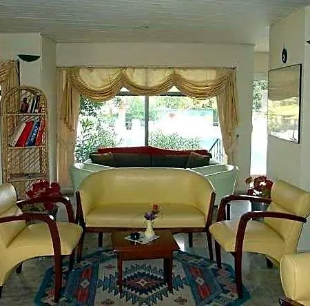 Hotel Amos 3*