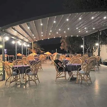 Hotel Amos 3*